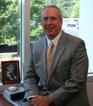 MA história de Mike Sweigart Mike Sweigart é o chefe do serviço de finanças do município de Gwinnet em Atlanta, Geórgia. Em dezembro de 2016, ele foi diagnosticado com um tumor renal em estágio 2.