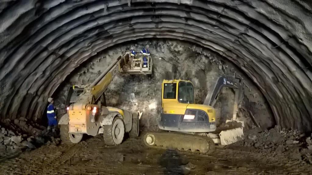 Figura 4: Inspeção de tirantes e retirada de entulho nas obras do túnel da BR-280 em 2016/2.