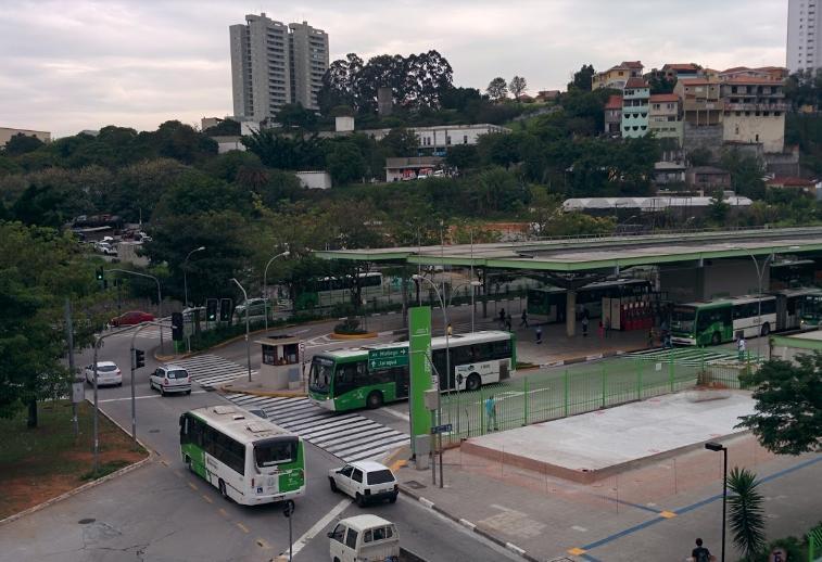 Infraestrutura de transporte: o Terminal de ônibus Pirituba. o Estações de trem: Piqueri / Pirituba / Vila Clarice / Jaraguá / Vila Aurora.