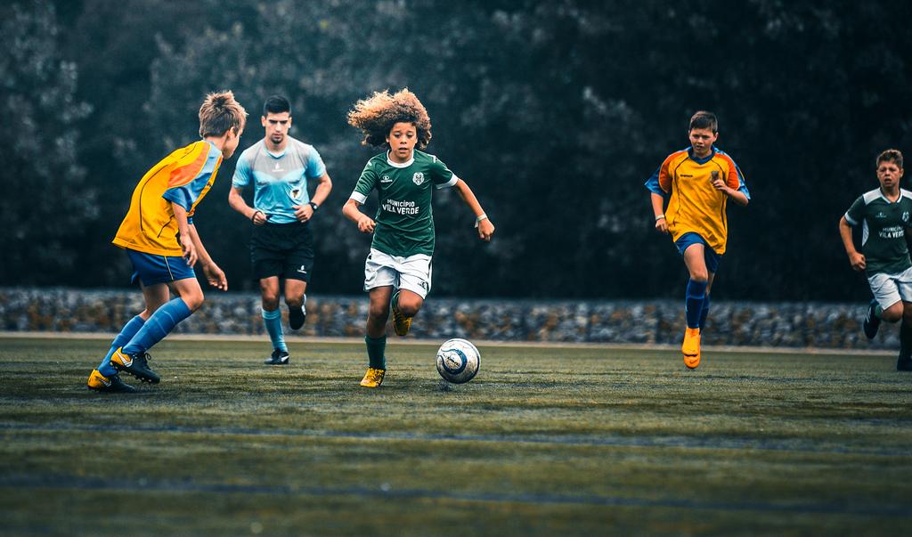 Douro Cup Torneio Internacional de Futebol Juvenil O Douro Cup e Vila Nova de Gaia dão-lhe o privile gio de experienciar uma semana de futebol, divertimento e partilha