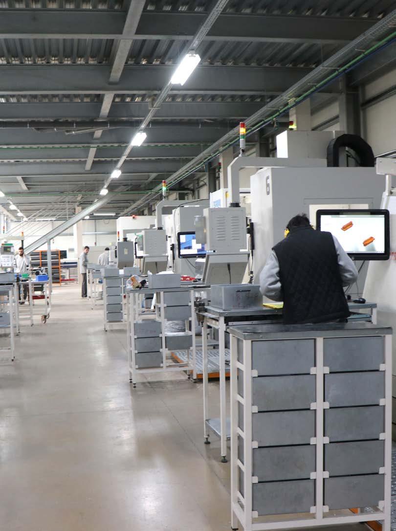 PRODUÇÃO CNC ÁREA DE MAQUINAÇÃO CNC Parque de máquinas versátil, que garante elevados níveis de qualidade e precisão.