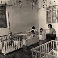 A DICOTOMIA NO BRASIL 1875-1985 ( DIDONET, NUNES E CORSINO, 2011) Para pobres Creche CUIDAR