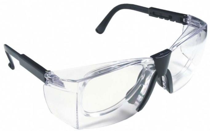 31 Para a proteção adequada dos olhos nas horas de trabalho em locais perigosos e com possibilidade de acidentes graves, são disponibilizados obrigatoriamente os óculos de impacto para os
