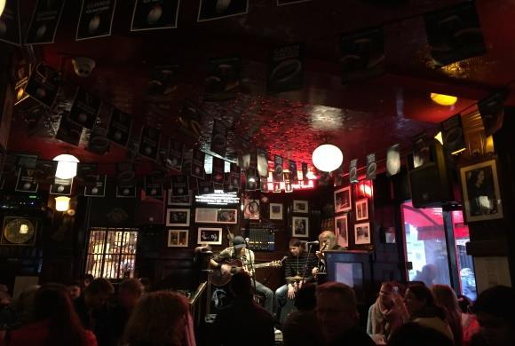 Diariamente, o Temple Bar tem música tradicional irlandesa, ao vivo.