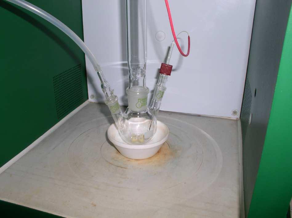 Hidrogenossulfito de sódio cerca de 13 g (para 20 ml de solução saturada aquosa de NaHSO 3 ) Reação Para o arranjo do sistema reacional no micro-ondas, observar: Instruções técnicas.