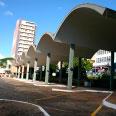 pista de cooper- com extensão de 1050 metros - parecer um grande zero. Na área interna desta pista, há um grande gramado, quadras de esportes e playground.