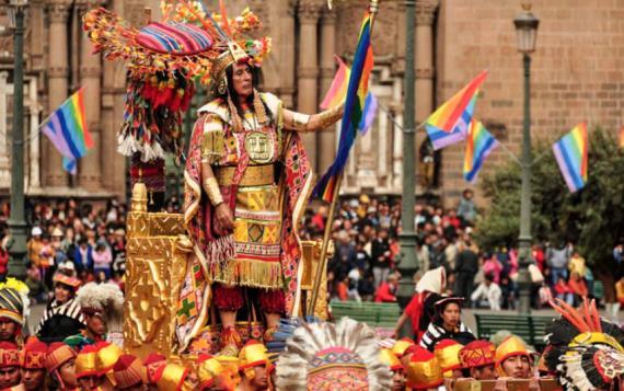 Traslado com guia para acompanhar na celebração mais importante do Império Inca: O Inti Raymi ou Festa do Sol. ( incluido: entradas, box lunch, guiado regular ). Ao finalizar retorno ao hotel.