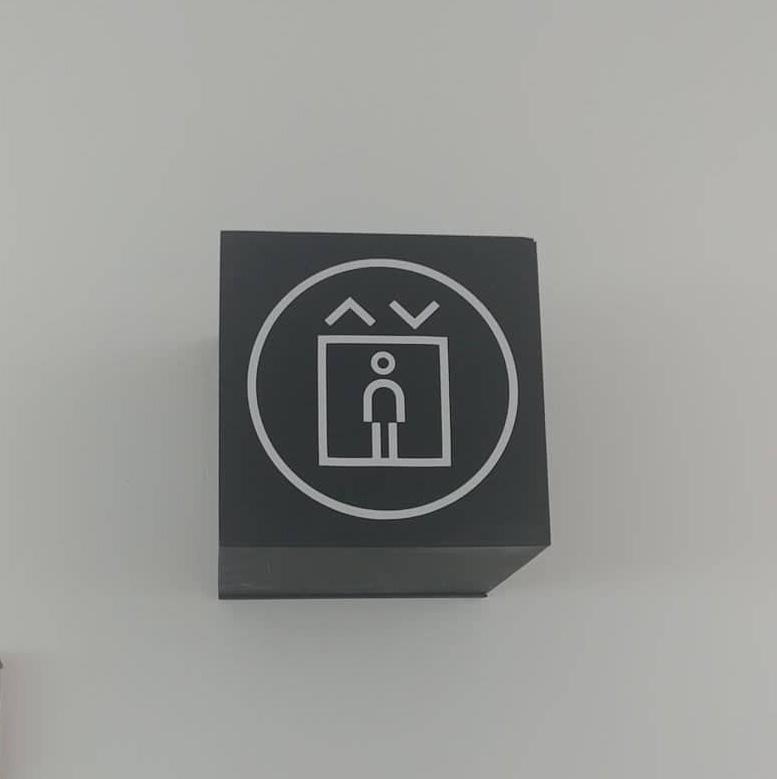 3.11 Cubo de sinalização dos elevadores 01 - Cubo em chapa de alumínio 2mm tratado e pintado com tinta