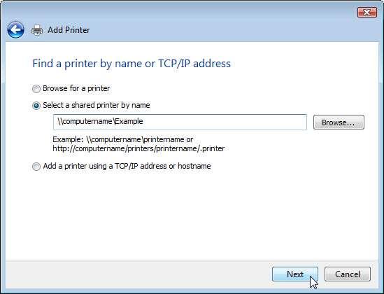 Selecione a opção Selecionar uma impressora compartilhada pelo nome, e digite \\nome_do_computador\impressora, onde nome_do_computador é o nome do computador onde a impressora está