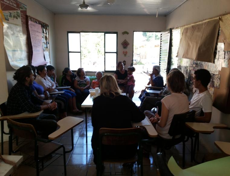 saúde Por demanda da comunidade, fomos a uma reunião com a coordenadora do Distrito de Saúde Partenon e Lomba do Pinheiro juntamente com a coordenadora e uma enfermeira da UBS Bananeiras, realizamos