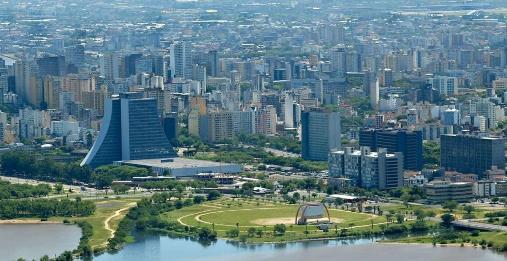 TICS Porto Alegre como exemplo onde o governo envolveu mais de 1 milhão de residentes em suas decisões multicanais, on-line