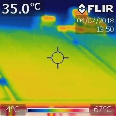 Com relação a temperatura na superfície dos módulos, a imagem térmica em cada situação indica uma elevação de temperatura em