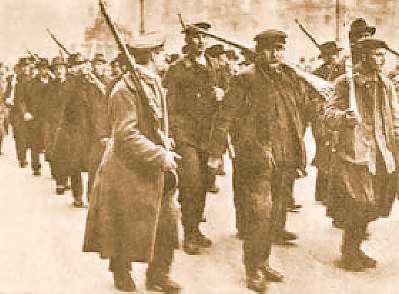 3 de junho de 1919, terça-feira: Militantes do movimento comunista marcham na Baviera A situação na Allemanha Berlim, 30 Informam de Dusseldorff que 50.