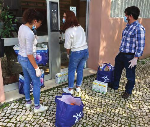 com produtos frescos e alimentares para distribuição semanal a mais de 100 agregados em situação de carência.