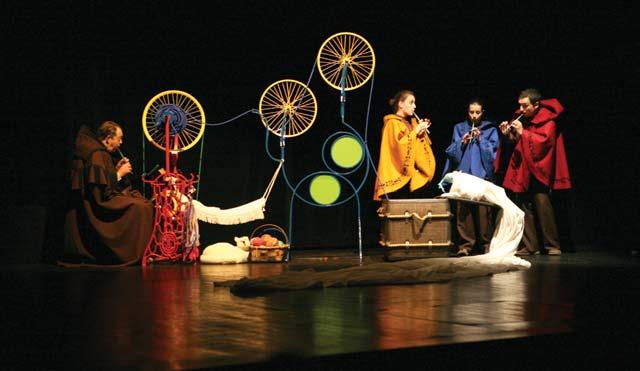 8cultura JANGADA TEATRO COMPLETA DEZ ANOS A companhia profissional Jangada teatro está sedeada em Lousada desde Setembro de 1999, tendo sido efectuada a primeira apresentação pública em Dezembro