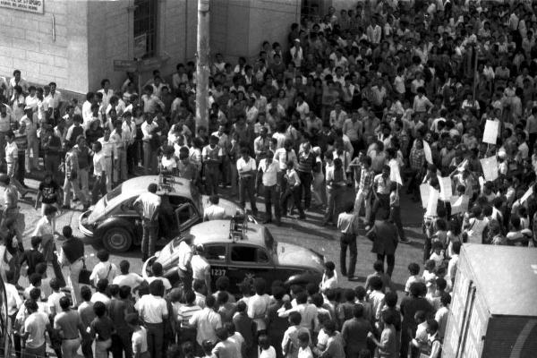 Protesto de desempregados em São Paulo - 1983 direita e as mais chocantes foram a que matou a secretária da OAB/RJ, Lyda Monteiro da Silva, e a que deixou feridos na Câmara de Vereadores do Rio, no