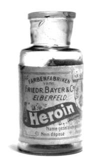 Heroína da Bayer, c. 1900. Dizia-se que elixires com heroína eram seguros para todas as idades, até para crianças.