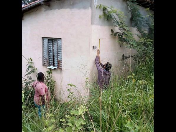 visitadas, apenas duas tiveram edificações diretamente atingidas pelas cheias do rio Paraopeba (Figura 12). Não foi observado nenhum dano estrutural associado as cheias.