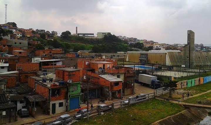 172 Figura 12 Vista de Parte da Favela do Km 22 e do CEU Anhanguera Fonte: Google Imagens, 2019.