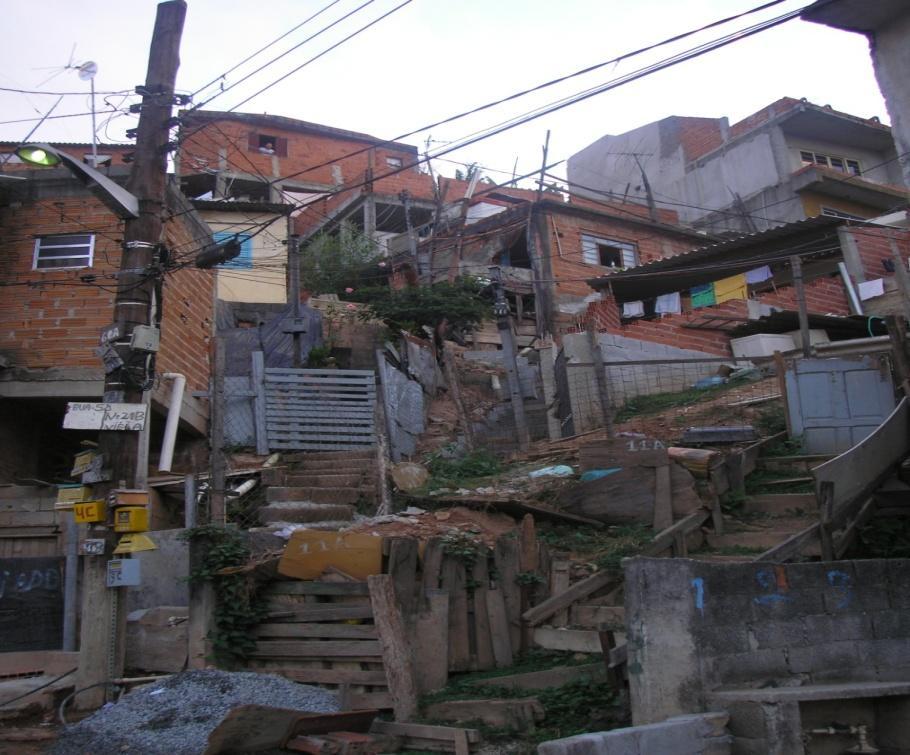 179 Figura 17 Favela do Jardim Jaraguá perspectiva da rua Fonte: Dimas Jayme Trindade.