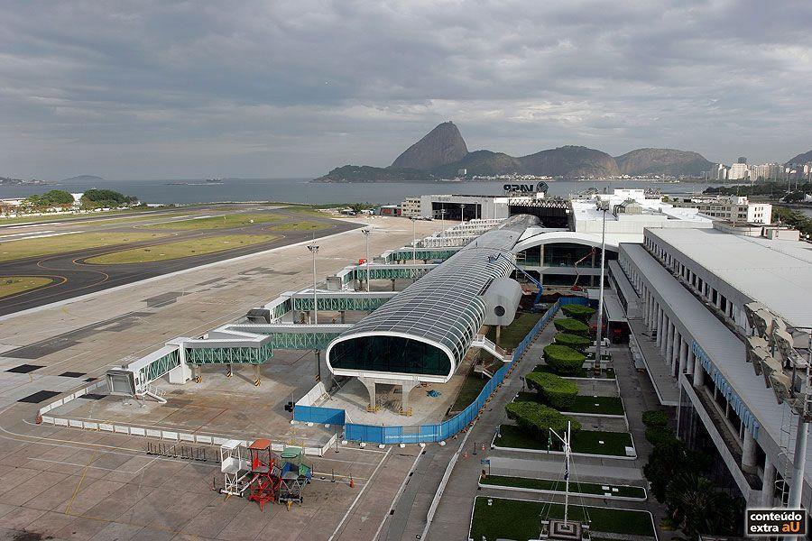 47 4.1.3 Aeroporto Internacional Santos Dumont - Rio de Janeiro - Brasil No Rio de Janeiro, para o transporte comercial era utilizado os hidroaviões, no atracadouro da Ponta do Calabouço.