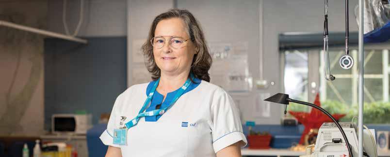 Cuidamos em Todos os Momentos Cuidados de Enfermagem Anabela Lobo Enfermeira Gestora de Oncologia no Hospital CUF Descobertas Raquel Wise (4SEE) ENFERMAGEM: UM ACOMPANHAMENTO CONSTANTE O enfermeiro