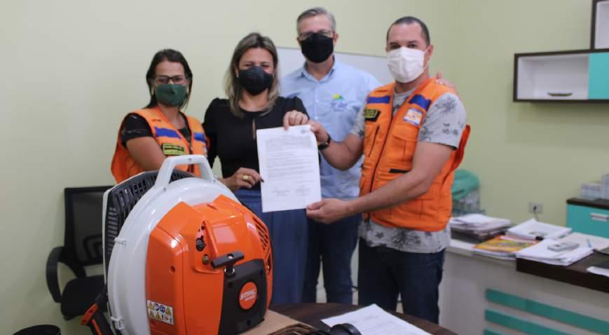 V A K I N H A O N L I N E UM SOPRADOR ADQUIRIDO Em outubro de 2021, a Amigos da Terra - Amazônia Brasileira deu início a vaquinha online com o objetivo de ajudar brigadistas voluntários de São Félix