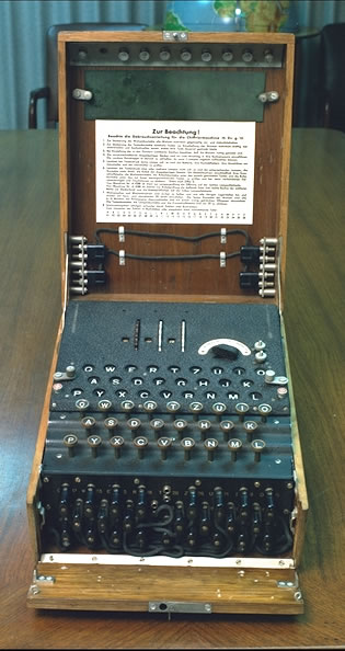 mensagem. Para manter a segurança os ajustes da Enigma eram mudados diariamente.