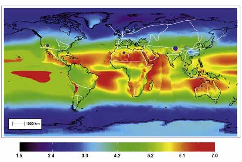 atmosfera (1.361 W/m 2 ) e a irradiância média diária (250 W/m 2 ), há uma perda de aproximadamente 80%. 5.2 Distribuição geográfica da irradiação solar A Figura 1.