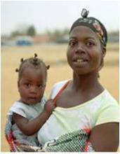 A história da Laila A Laila tem 24 anos de idade e vive com o VIH. Tanto ela como os seus filhos sofrem de subnutrição.