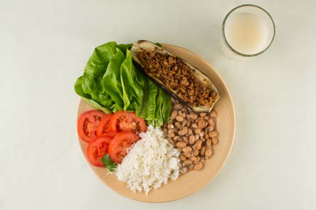 Preparações de feijão com arroz aparecem em quase todos os almoços selecionados.