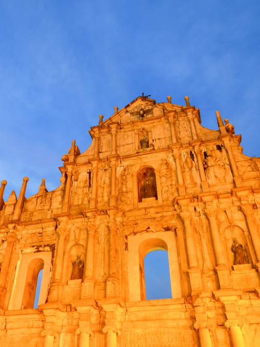 QUATRO PILARES PARA AFIRMAR PORTUGAL Domínio de ação: O património que fala português Numa conceção ampla de identidade cultural comum, inclui-se também o património edificado e imaterial, um legado