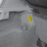LUZES INTERNAS: substituição da lâmpada (2/2) 3 4 2 5 Luz do compartimento de bagagens Libere (com