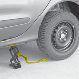 Soltar ligeiramente os parafusos das rodas, colocando a manivela e chave de roda 1 de modo que o esforço seja exercido para baixo e não para cima.