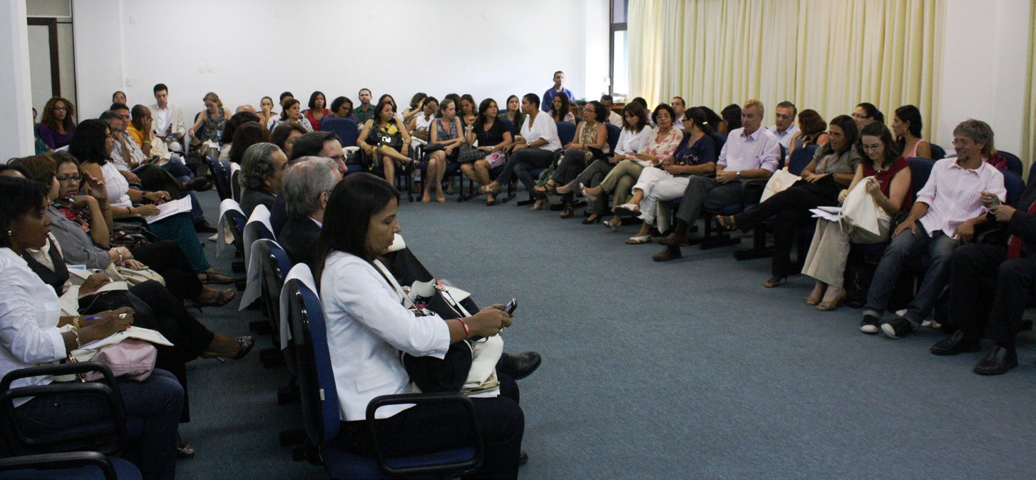 Parceria com a Academia Em seu esforço multissetorial, a Iniciativa Laços SociAids discute parceria com a UNIJORGE, uma universidade baseada em Salvador que atua em ensino presencial, à distância e