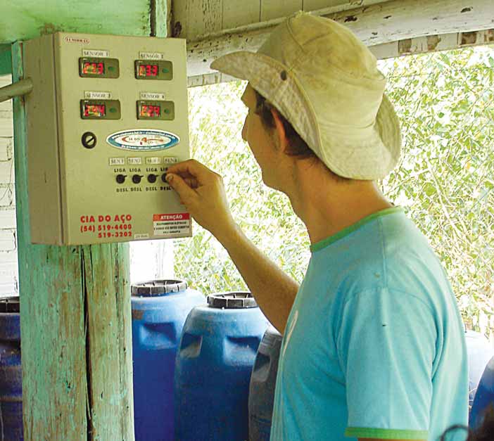 57 Helton Perondi e a microdestilaria de álcool município de Sananduva Rio Grande do Sul Esse importante passo só foi possível ser dado com a chegada do Programa Luz para Todos, que transformou a