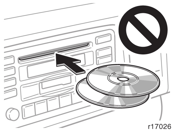 SEU CD CHANGER Para inserir um disco, pressione LOAD e insira o disco empurrando-o suavemente pela abertura, certificando-se introduzi-lo na posição correta, com a etiqueta voltada para cima.