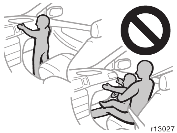Não segure uma criança em seu colo ou braços. Utilize um sistema de segurança no banco traseiro.
