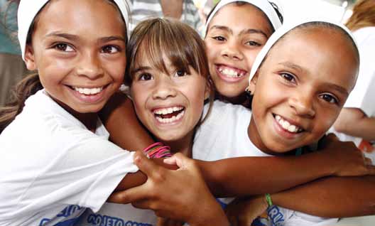 t Mais de 15 mil crianças e adolescentes são atendidos anualmente pelas iniciativas focadas em educação que têm a participação da Tenaris.