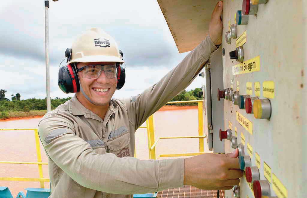 Ano IV - nº 27, setembro de 2009 Indústria da Mineração 25 João Ramid A MRN se preocupa com o bem-estar e a qualidade de vida de seus empregados e familiares Mineração Rio do Norte completa 30 anos