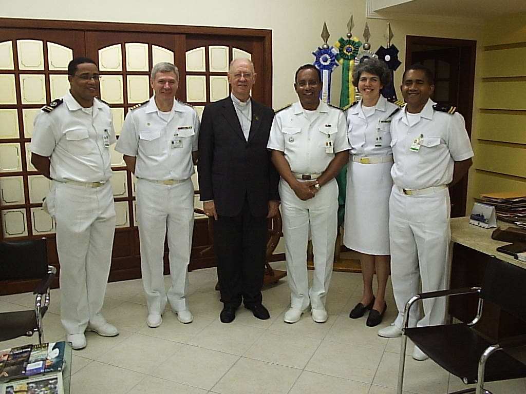 Dom Osvino com o Diretor-Geral do Pessoal da Marinha Almirante-de-Esquadra Aurélio Ribeiro