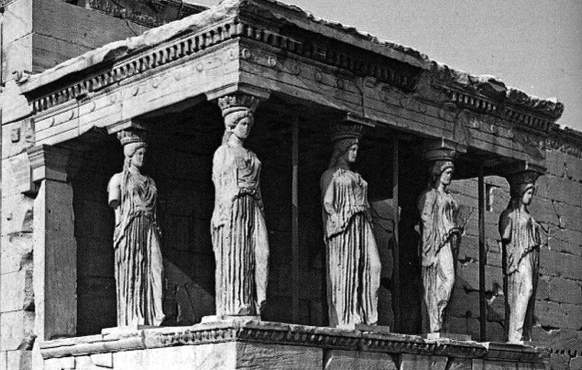 CHUVA ÁCIDA Abaixo, temos uma foto das estátuas chamadas cariátides que foram construídas na Acrópole, em Atenas, há mais de 2 500 anos.