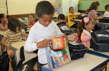 meses até dois anos e meio. Neste ano, a Prefeitura já inaugurou a Creche Comunitária São Felipe, zerando a lista de espera no bairro.