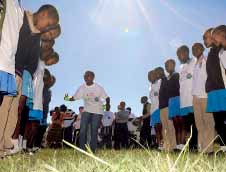 11 Organizações que receberam suporte do Football for Hope para seus programas: Mali AMPJF A AMPFJ (Malian Association for the Promotion of Youth and Women) organiza torneios de futebol voltados para