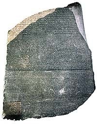 Figura 2 - Pedra Rosetta Essa pedra foi gravada em 196 a.c.