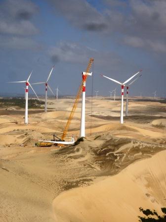 Projetos eólicos em construção: Complexo Eólico Trairi Continua em andamento no Ceará a construção dos dois últimos parques eólicos do Complexo Eólico Trairi, que totaliza 115,4 MW (63,9 MWm) de