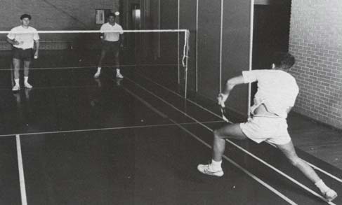 Jogos: Organização de um treino de Badminton - Jogos formais; - Jogos condicionados.