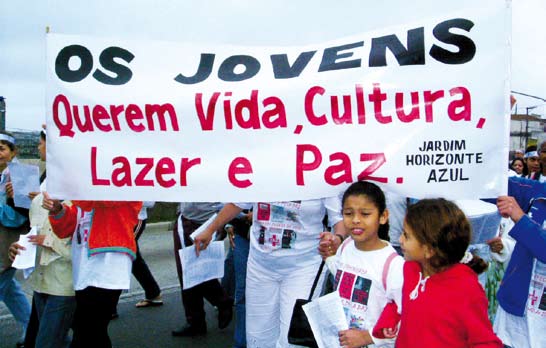 A comunidade reage O padre Jaime conta que, em 1996, quando a ONU concedeu ao Jardim Ângela o título de lugar mais violento do mundo, algumas organizações que