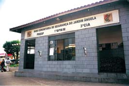 Capítulo 7 JARDIM ÂNGELA 72 A pressão do Fórum foi tão grande que, em 1998, foi inaugurada uma base de policiamento comunitário no Jardim Ângela, uma das primeiras da cidade de São Paulo.