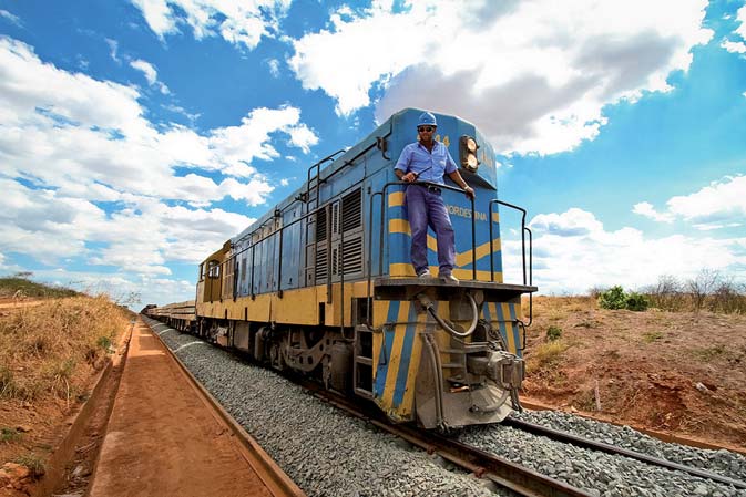 ferrovias De volta aos trilhos Investimentos anunciados pelo governo federal prometem consolidar a retomada do setor ferroviário no Brasil.